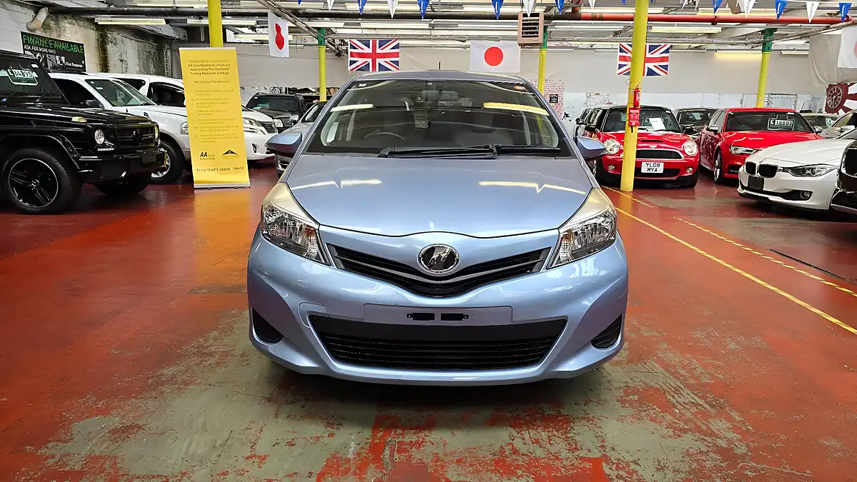 Used 2014 Toyota Yaris Blue - Interior and Exterior details 2