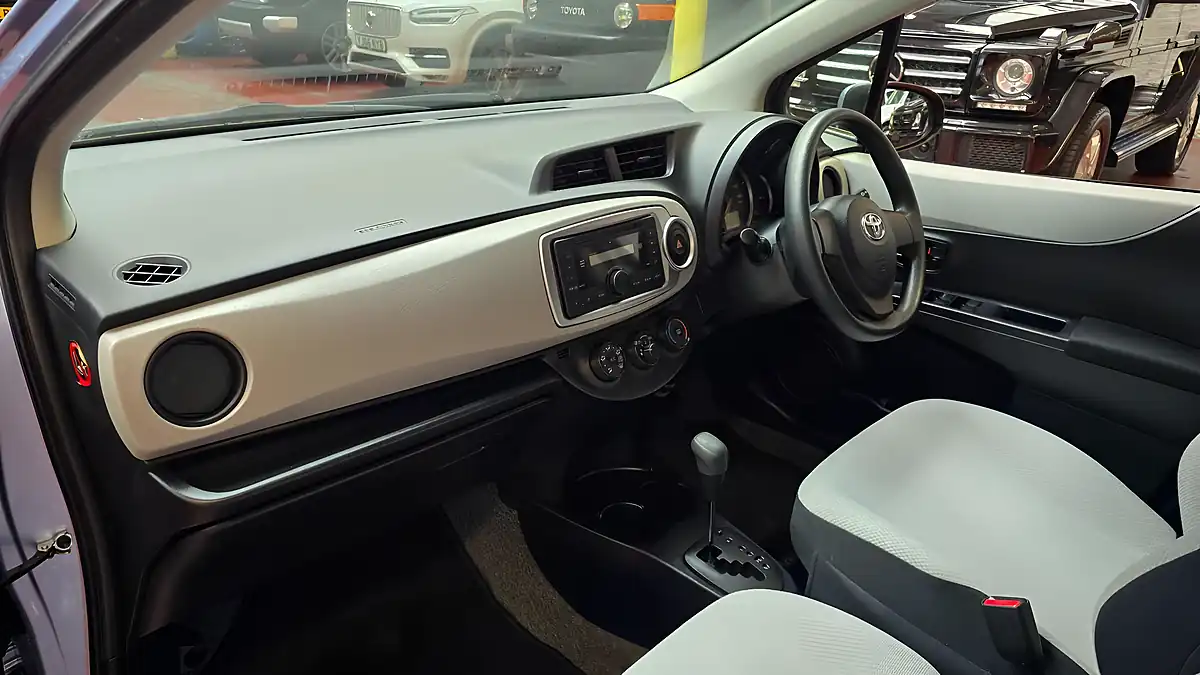 Used 2014 Toyota Yaris Blue - Interior and Exterior details 4