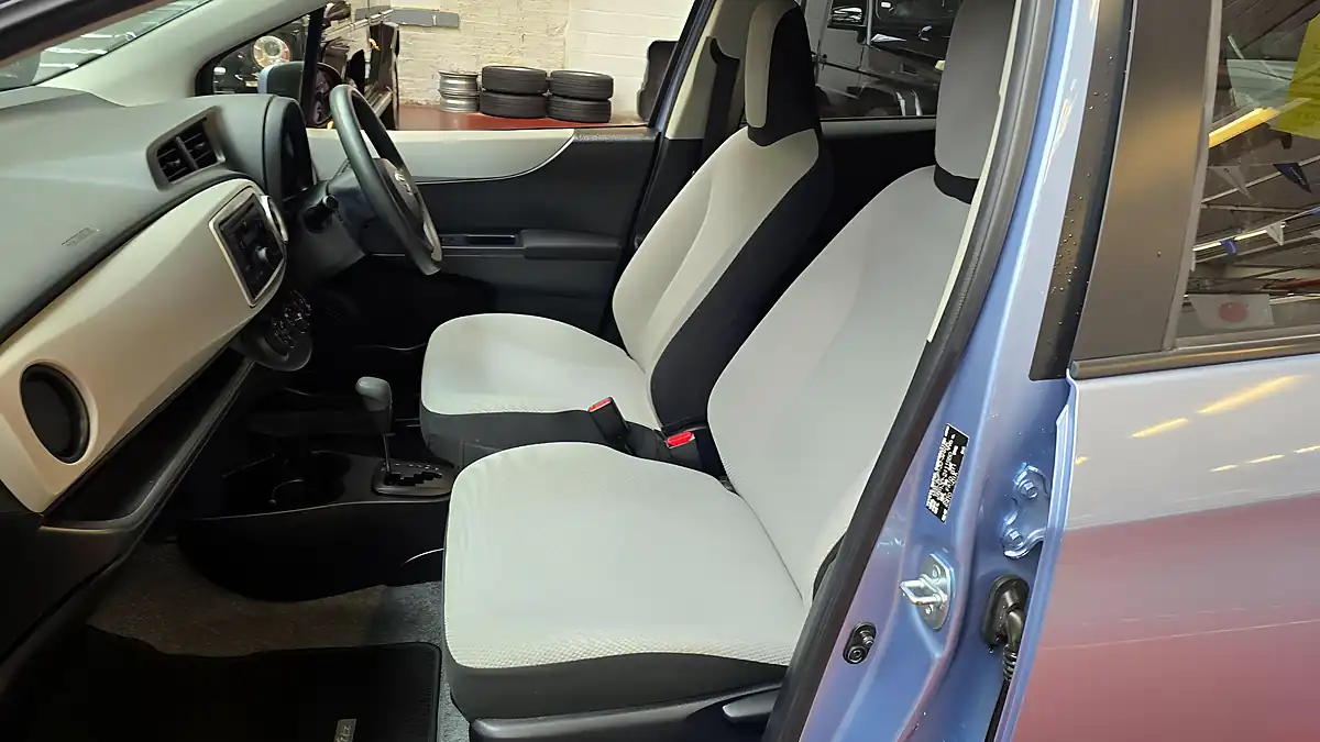 Used 2014 Toyota Yaris Blue - Interior and Exterior details 5