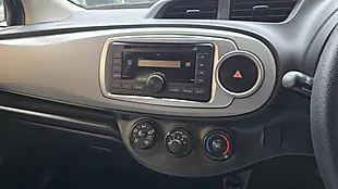 Used 2014 Toyota Yaris Blue - Interior and Exterior details 7