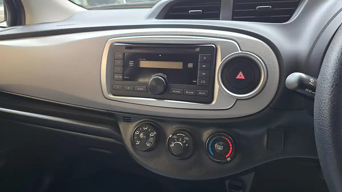 Used 2014 Toyota Yaris Blue - Interior and Exterior details 7