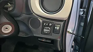 Used 2014 Toyota Yaris Blue - Interior and Exterior details 8