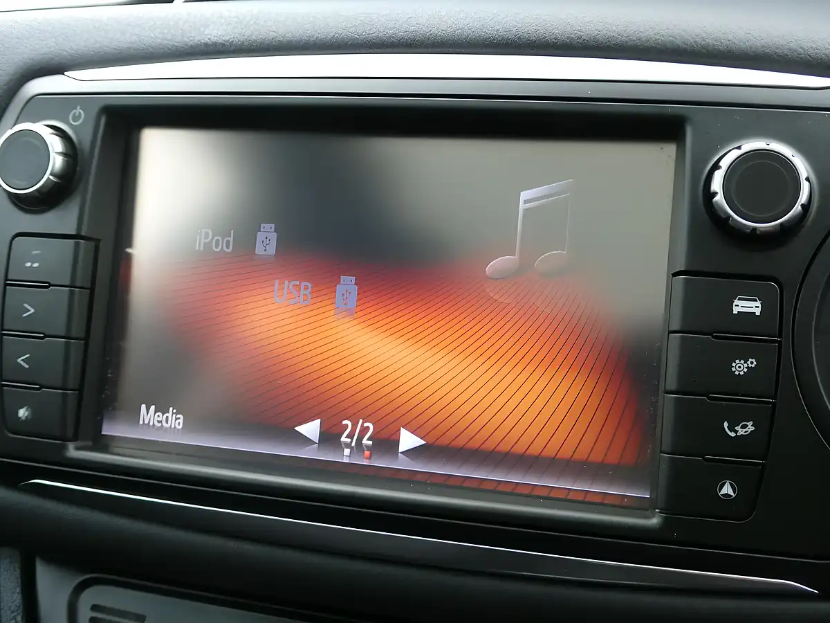 Used 2014 Toyota Yaris Excel Red - Interior and Exterior details 12