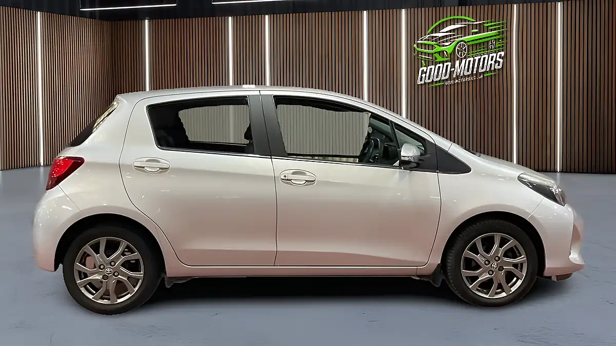 Used 2014 Toyota Yaris Excel Silver - Interior and Exterior details 5
