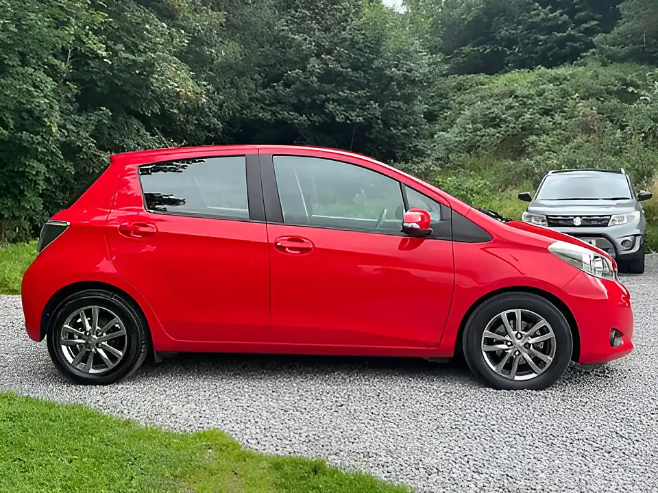 Used 2014 Toyota Yaris Icon+ Chilli Red - Interior and Exterior details 4