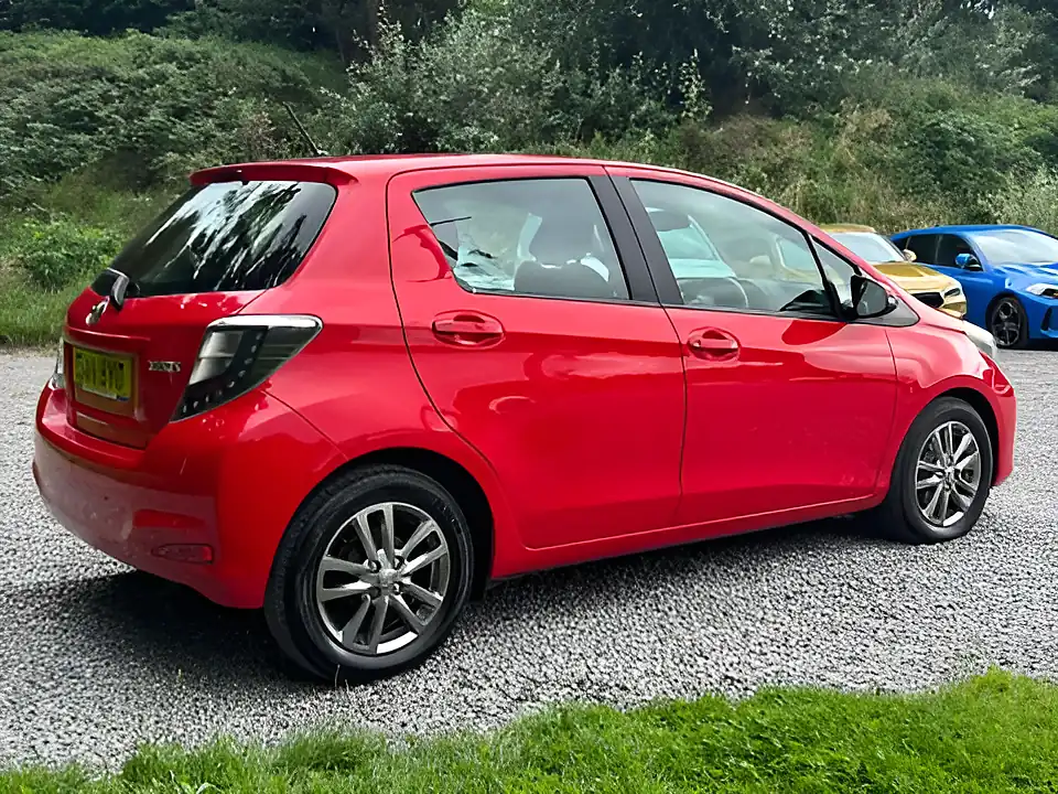 Used 2014 Toyota Yaris Icon+ Chilli Red - Interior and Exterior details 5