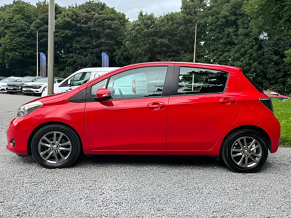 Used 2014 Toyota Yaris Icon+ Chilli Red - Interior and Exterior details 8