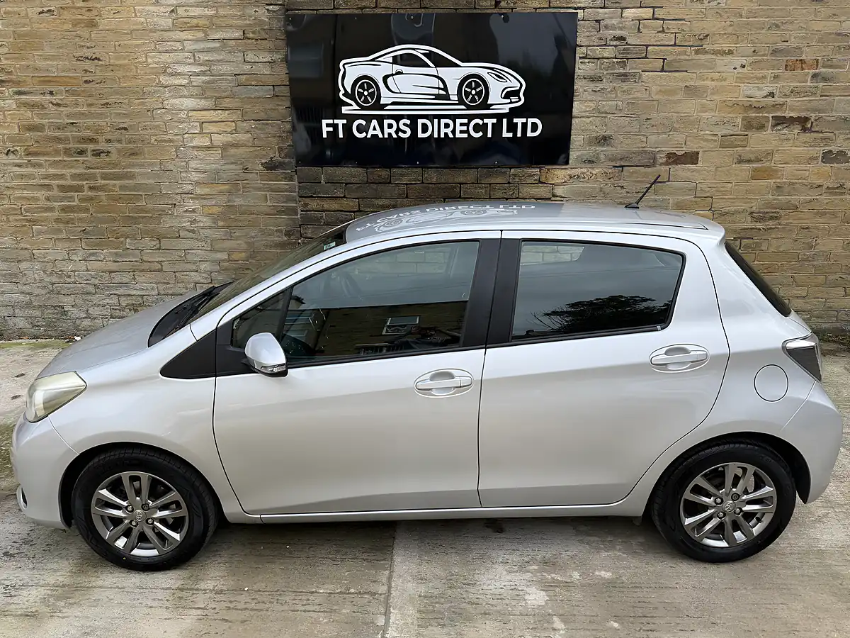Used 2014 Toyota Yaris Icon Plus Silver - Interior and Exterior details 10