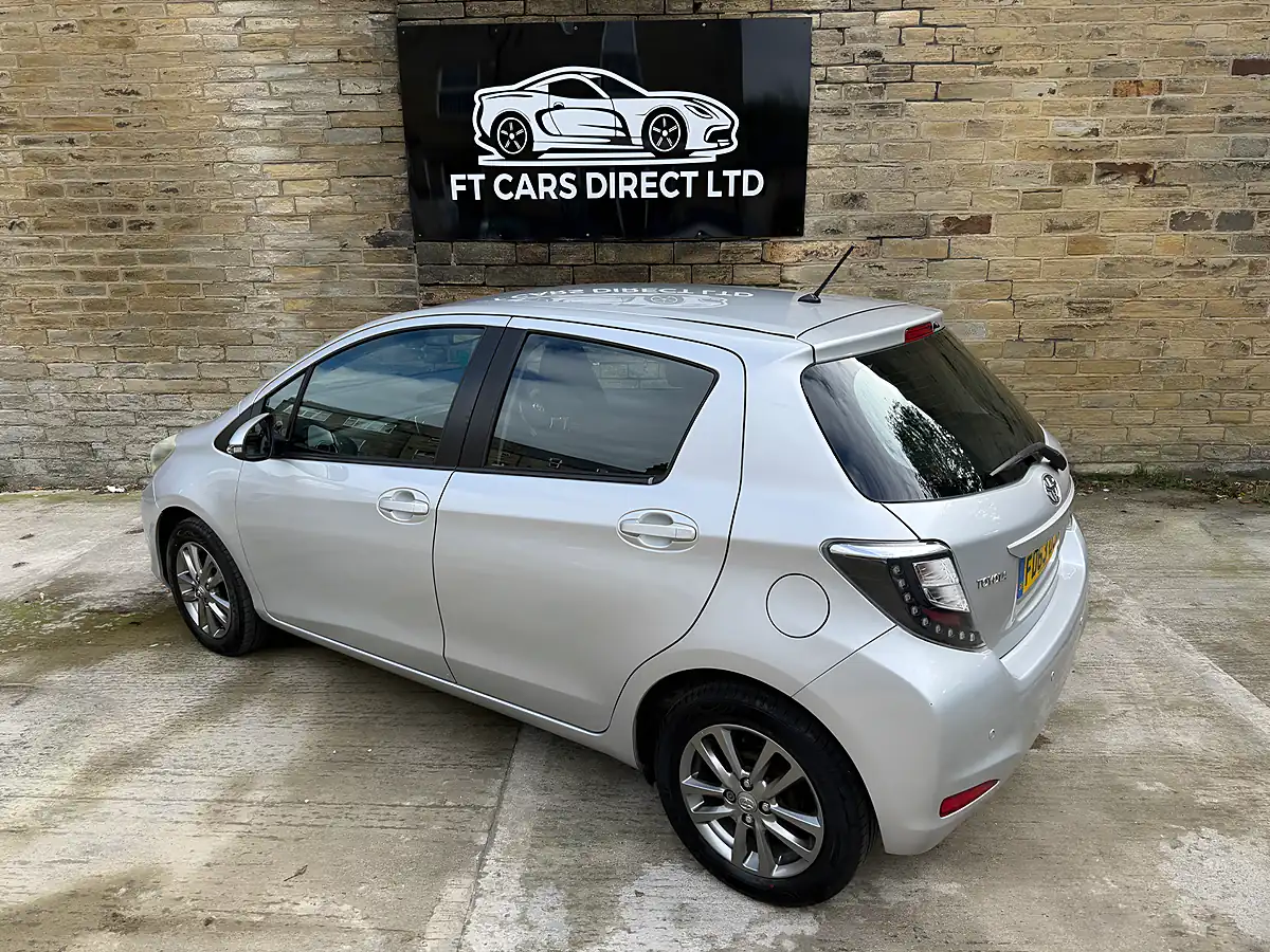 Used 2014 Toyota Yaris Icon Plus Silver - Interior and Exterior details 12