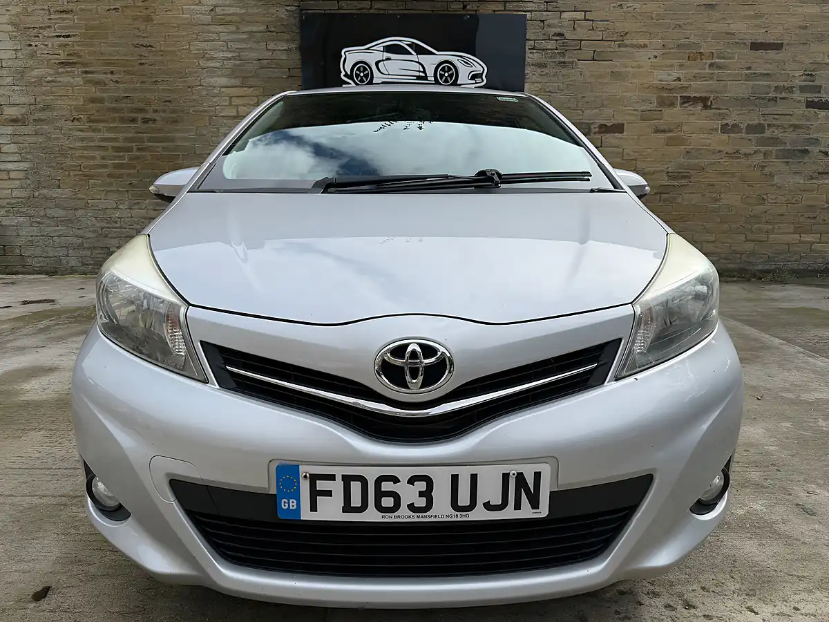 Used 2014 Toyota Yaris Icon Plus Silver - Interior and Exterior details 7