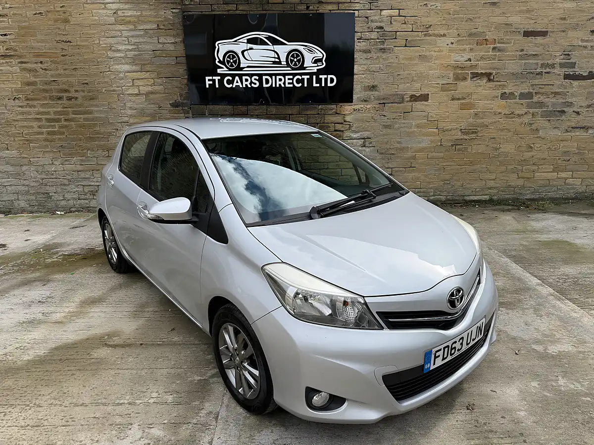 Used 2014 Toyota Yaris Icon Plus Silver - Interior and Exterior details 9
