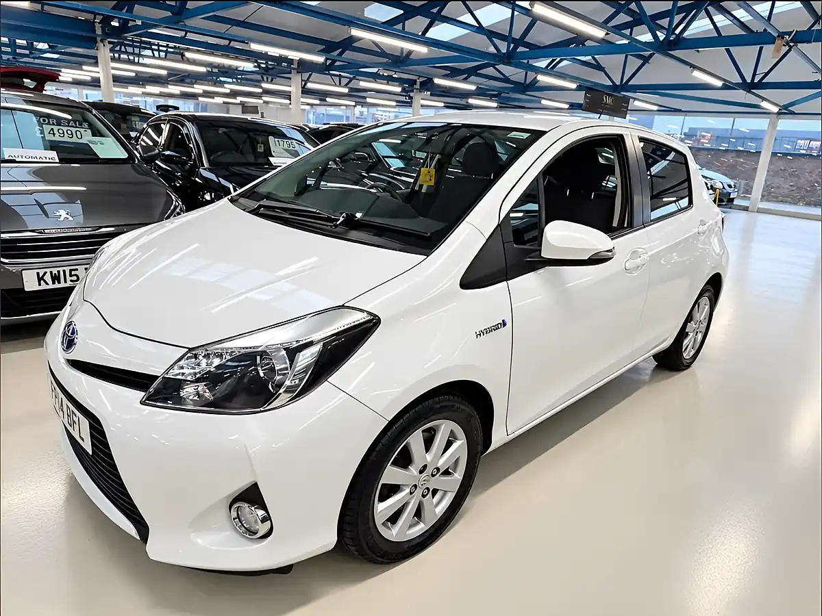 Used 2014 Toyota Yaris Icon Plus White - Interior and Exterior details 3