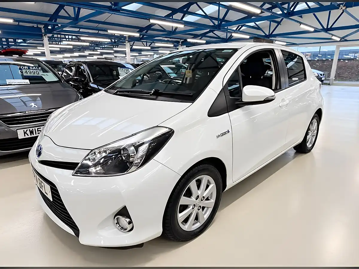 Used 2014 Toyota Yaris Icon Plus White - Interior and Exterior details 5