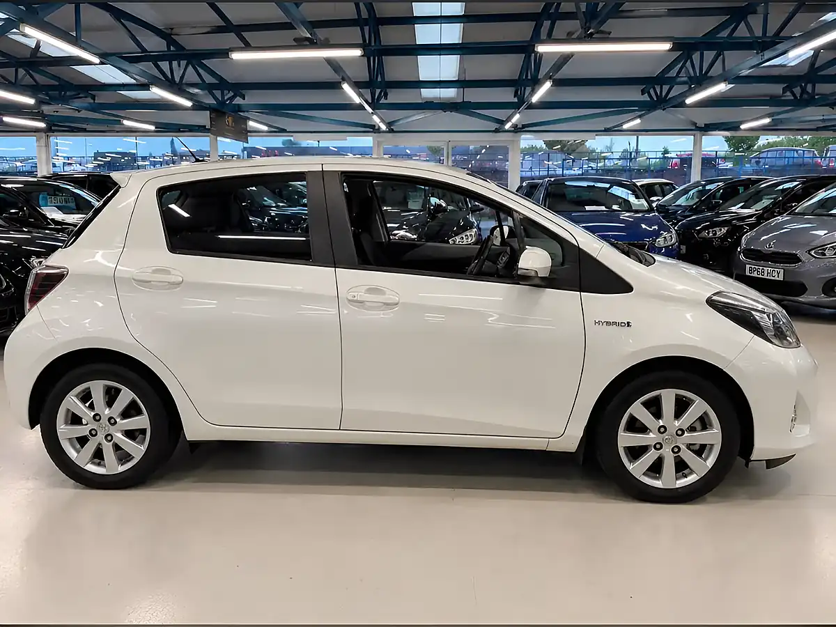 Used 2014 Toyota Yaris Icon Plus White - Interior and Exterior details 8