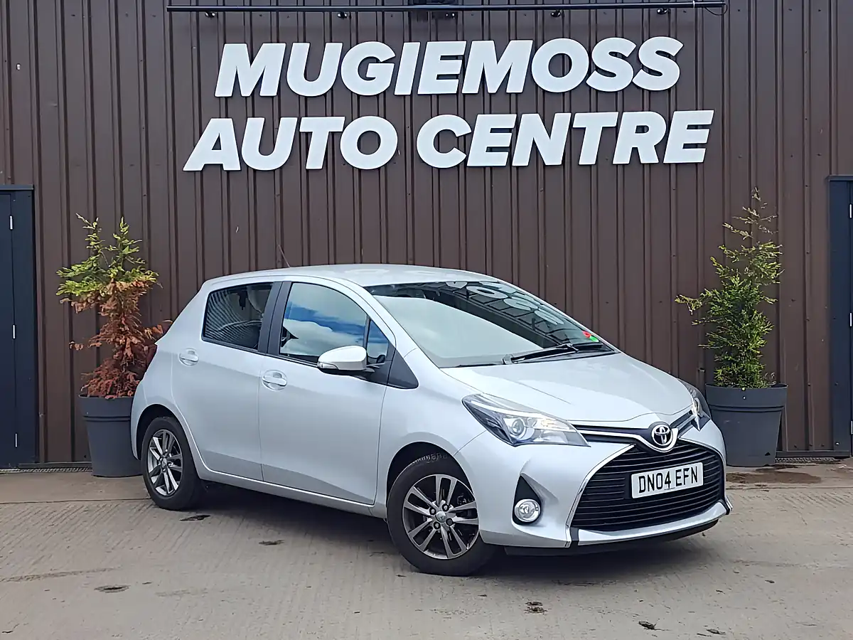 Used 2014 Toyota Yaris Icon Silver - Front View