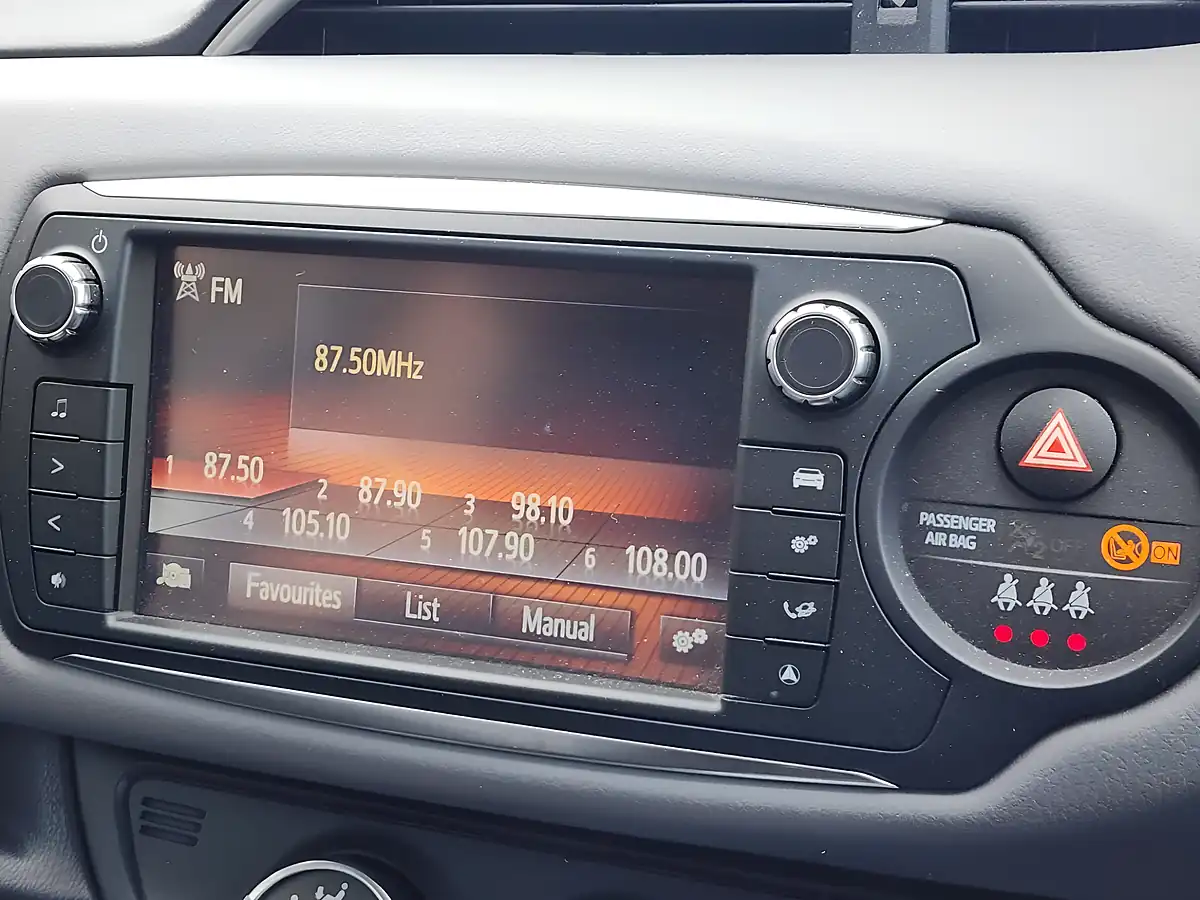 Used 2014 Toyota Yaris Icon Silver - Interior and Exterior details 10