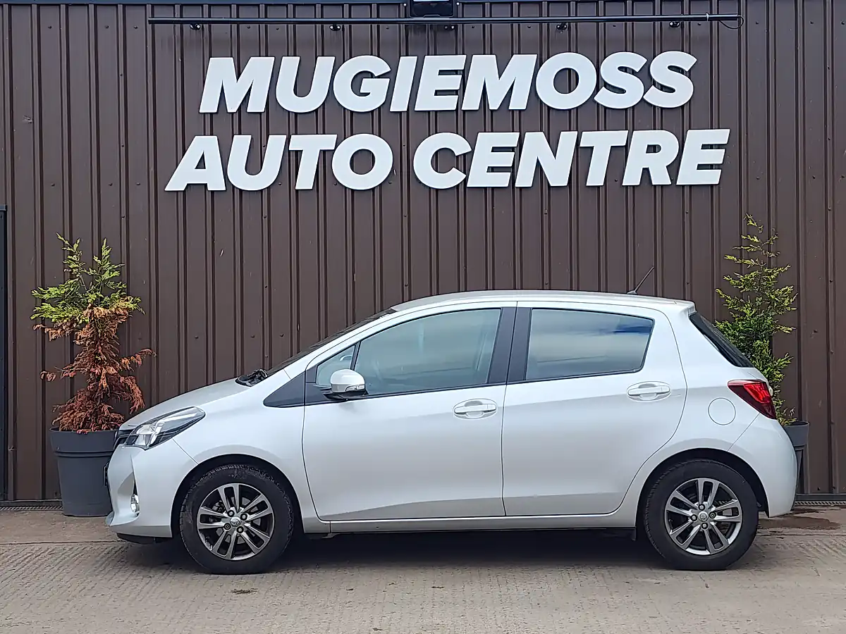 Used 2014 Toyota Yaris Icon Silver - Interior and Exterior details 4