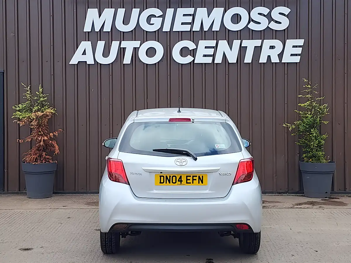Used 2014 Toyota Yaris Icon Silver - Interior and Exterior details 5