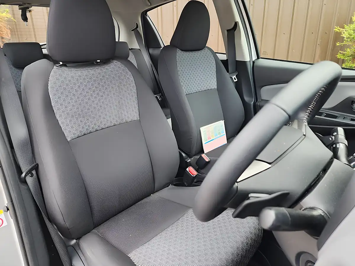 Used 2014 Toyota Yaris Icon Silver - Interior and Exterior details 6
