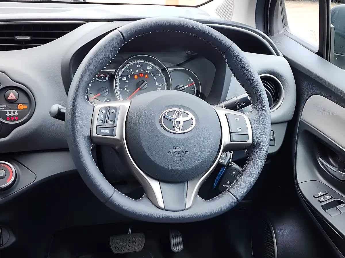 Used 2014 Toyota Yaris Icon Silver - Interior and Exterior details 8