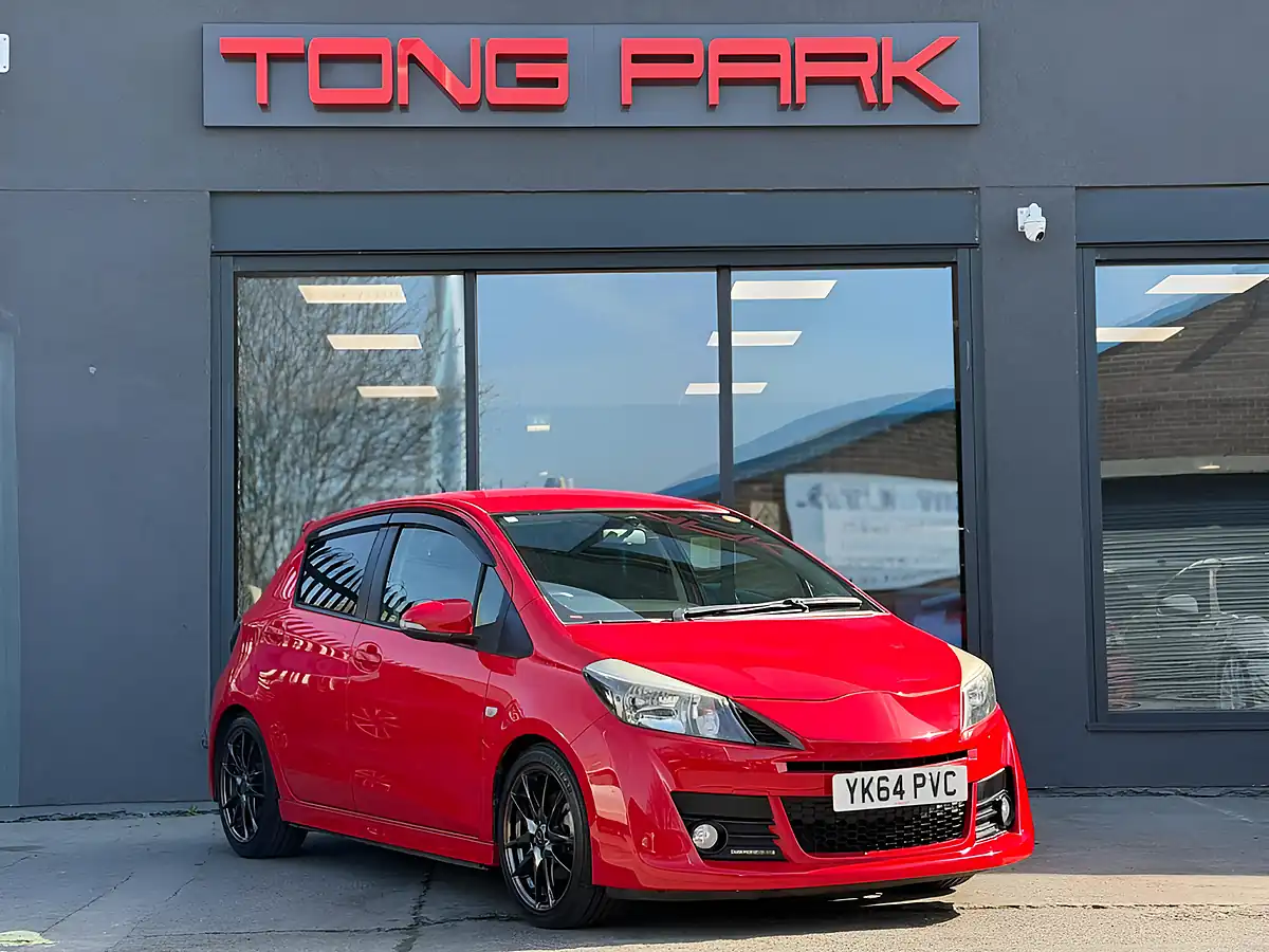 Used 2014 Toyota Yaris RS Gs Red - Front View