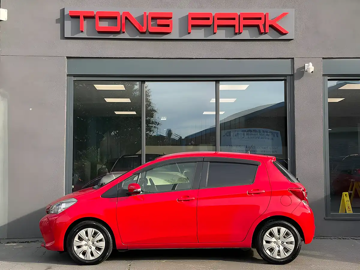 Used 2014 Toyota Yaris Tr Multidrive S Red - Interior and Exterior details 10