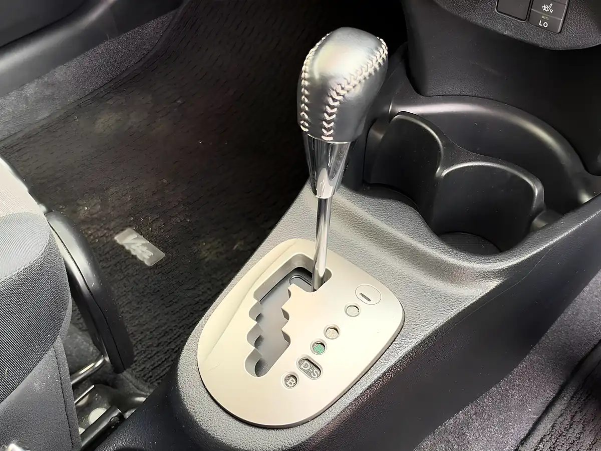 Used 2014 Toyota Yaris Tr Multidrive S Red - Interior and Exterior details 14