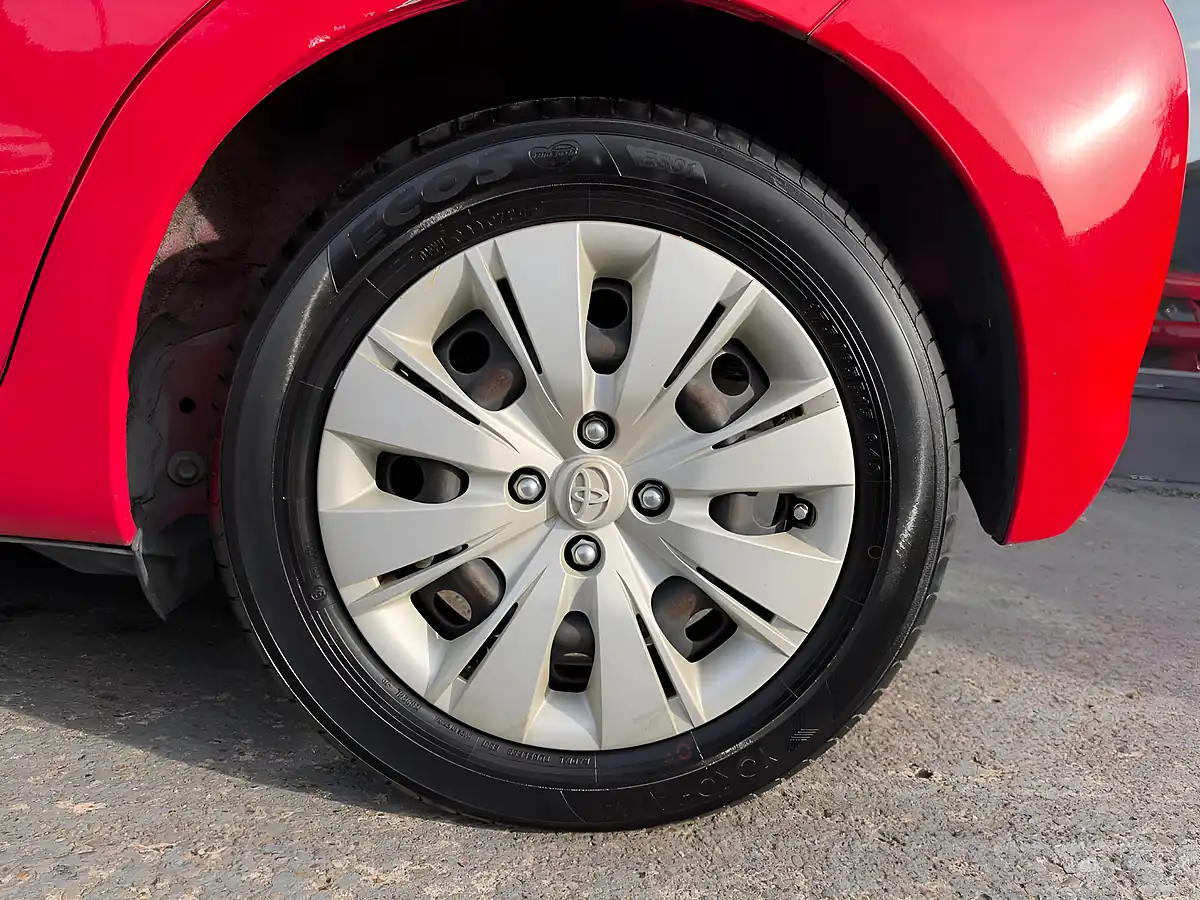 Used 2014 Toyota Yaris Tr Multidrive S Red - Interior and Exterior details 19