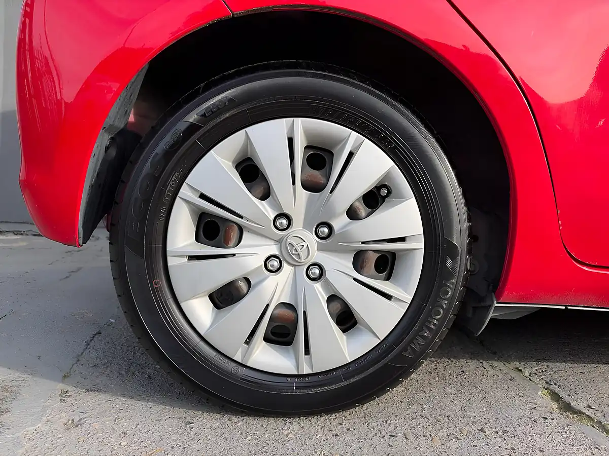 Used 2014 Toyota Yaris Tr Multidrive S Red - Interior and Exterior details 20