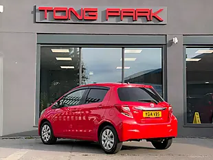 Used 2014 Toyota Yaris Tr Multidrive S Red - Interior and Exterior details 4