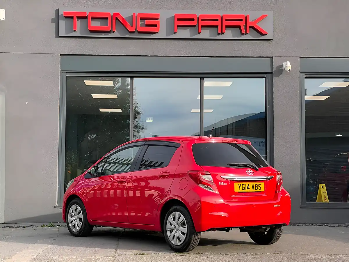 Used 2014 Toyota Yaris Tr Multidrive S Red - Interior and Exterior details 4
