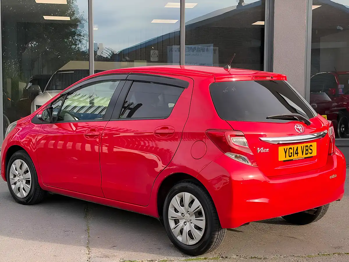 Used 2014 Toyota Yaris Tr Multidrive S Red - Interior and Exterior details 5