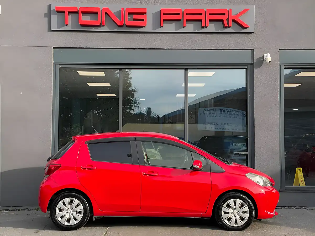 Used 2014 Toyota Yaris Tr Multidrive S Red - Interior and Exterior details 6
