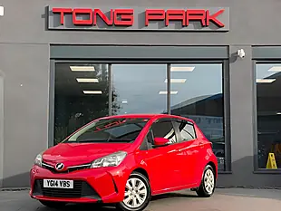 Used 2014 Toyota Yaris Tr Multidrive S Red - Interior and Exterior details 9