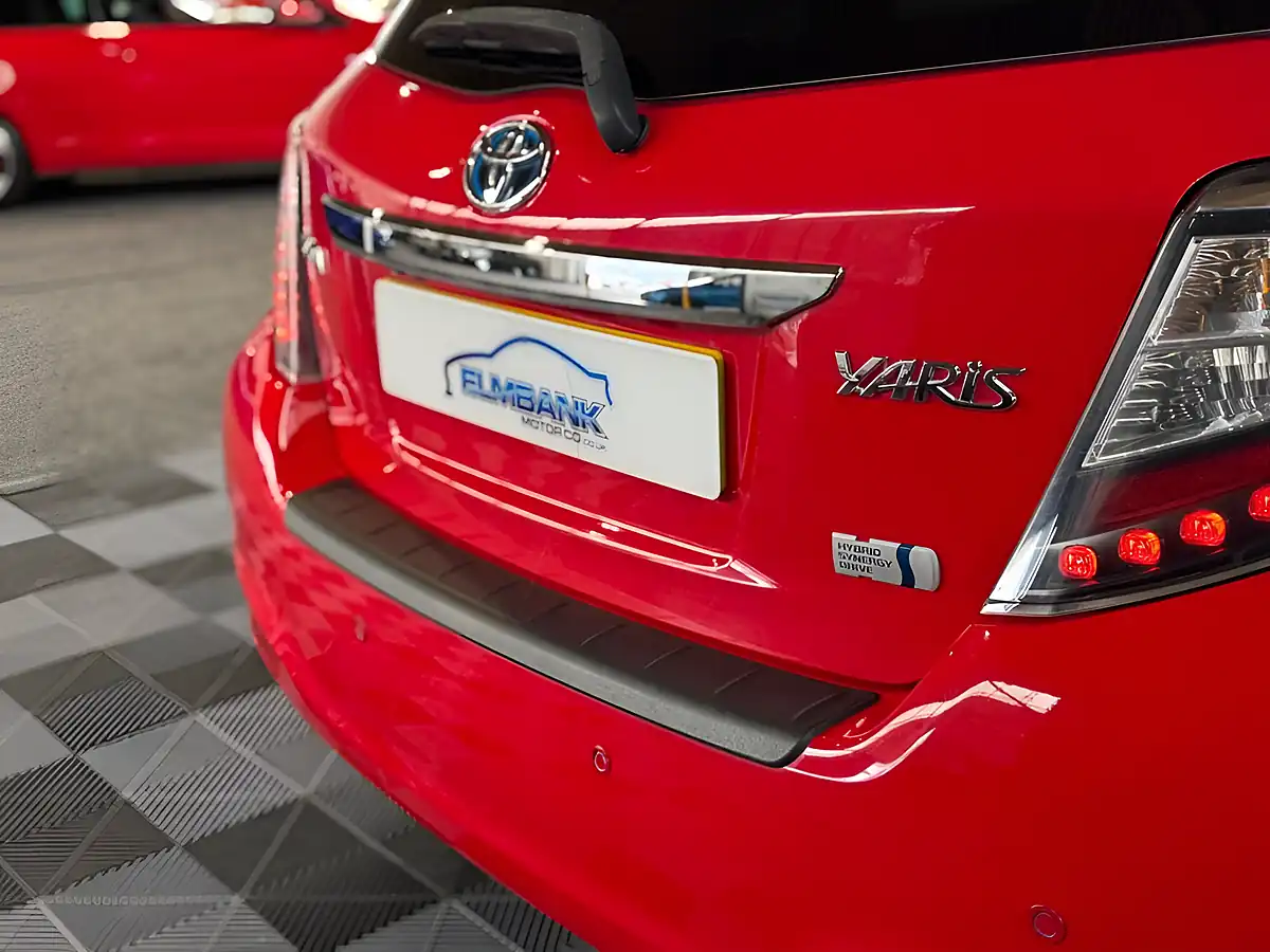 Used 2014 Toyota Yaris Trend Chilli Red - Interior and Exterior details 10
