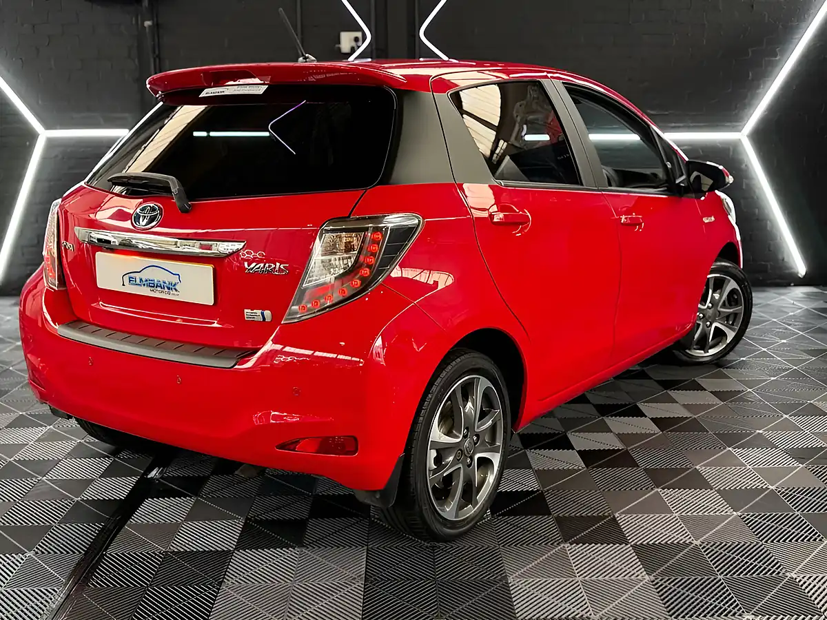 Used 2014 Toyota Yaris Trend Chilli Red - Interior and Exterior details 16