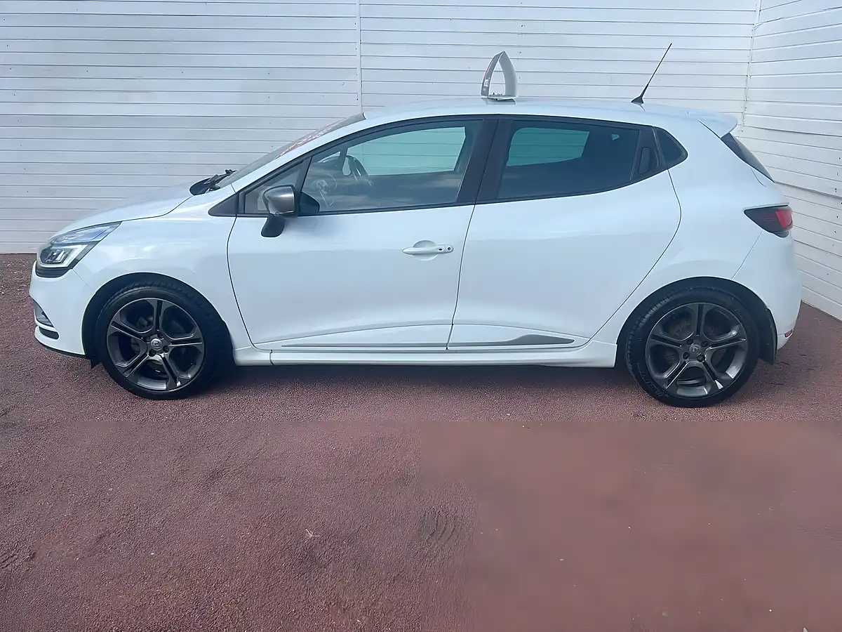Used 2014 Toyota Yaris Trend - Interior and Exterior details 13