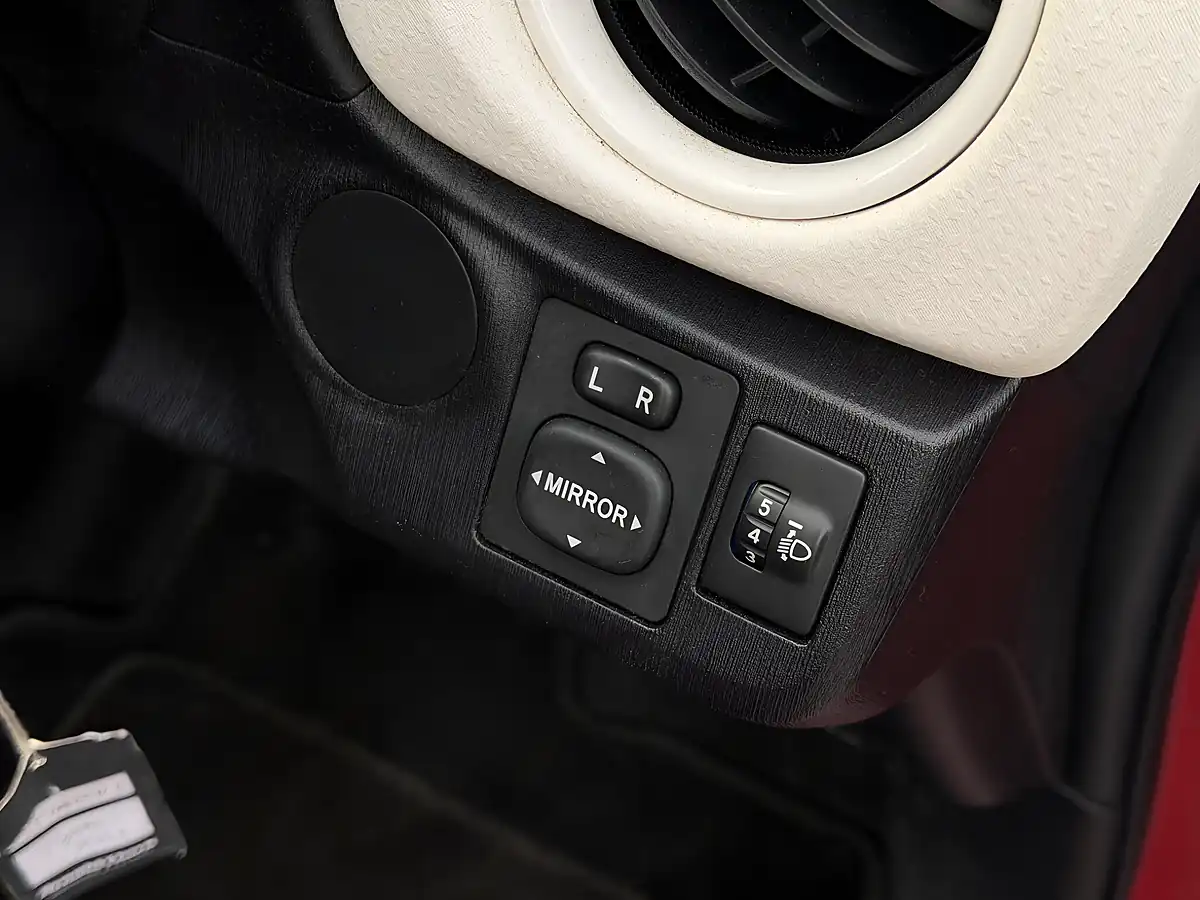 Used 2014 Toyota Yaris Trend Red - Interior and Exterior details 13