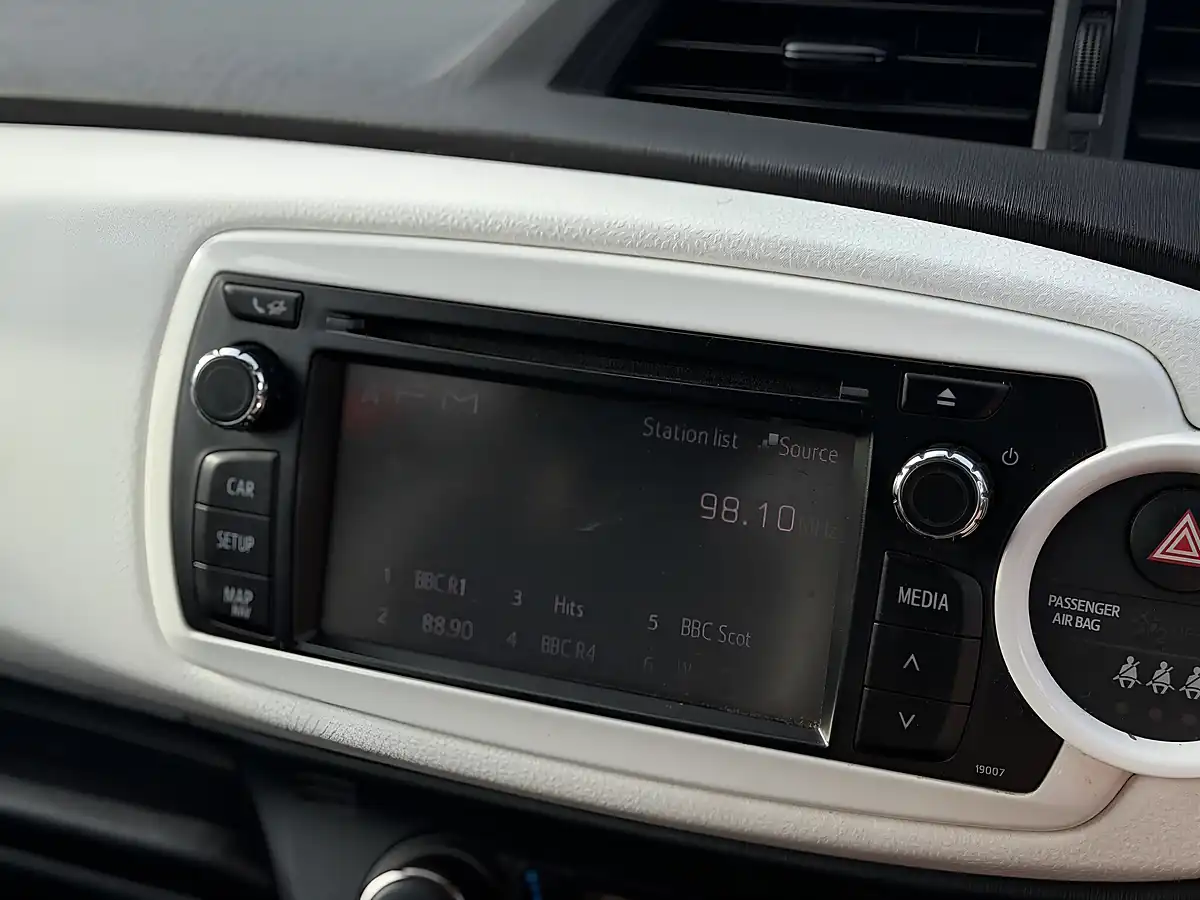 Used 2014 Toyota Yaris Trend Red - Interior and Exterior details 16
