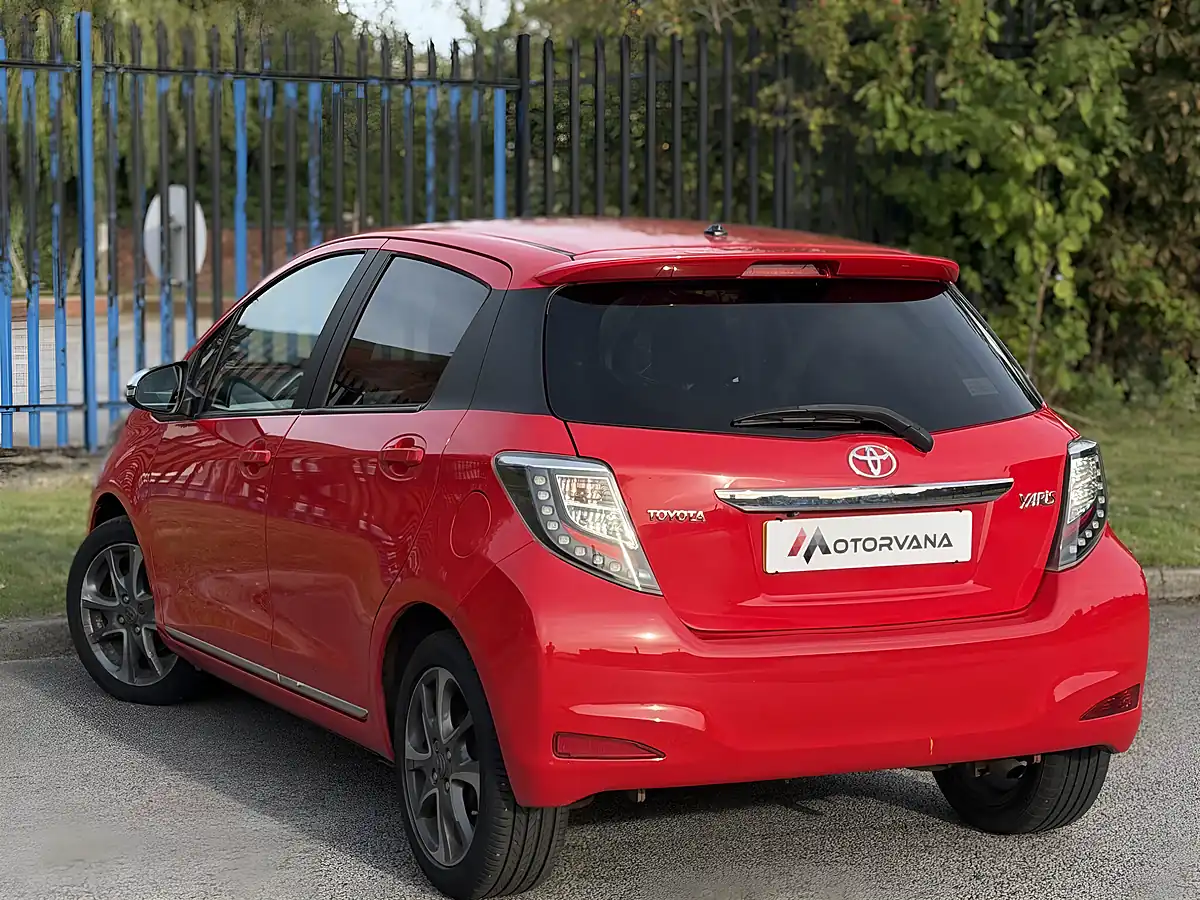 Used 2014 Toyota Yaris Trend Red - Interior and Exterior details 20