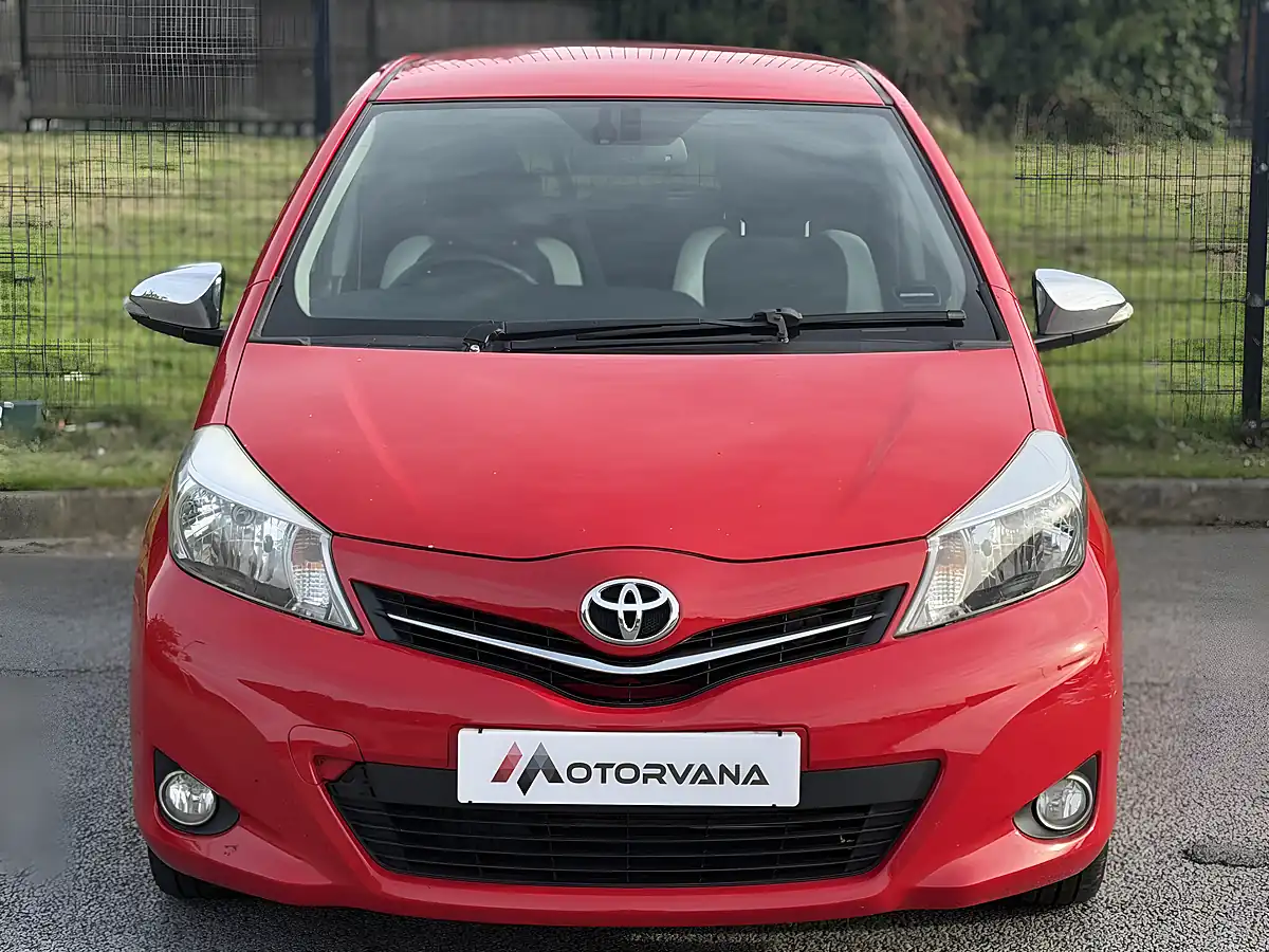 Used 2014 Toyota Yaris Trend Red - Interior and Exterior details 3