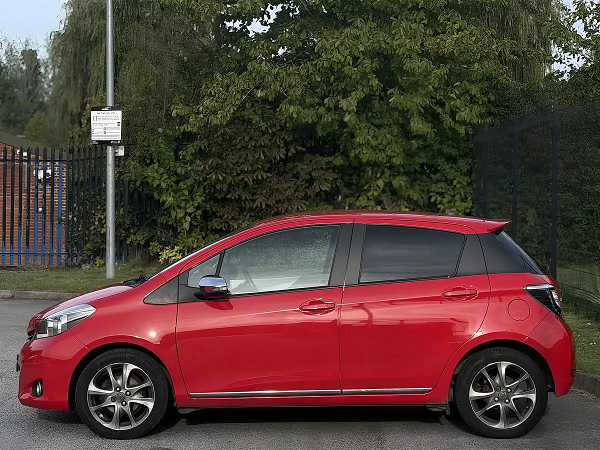 Used 2014 Toyota Yaris Trend Red - Interior and Exterior details 5
