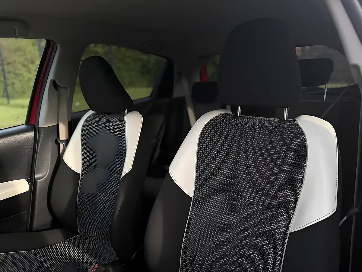 Used 2014 Toyota Yaris Trend Red - Interior and Exterior details 7