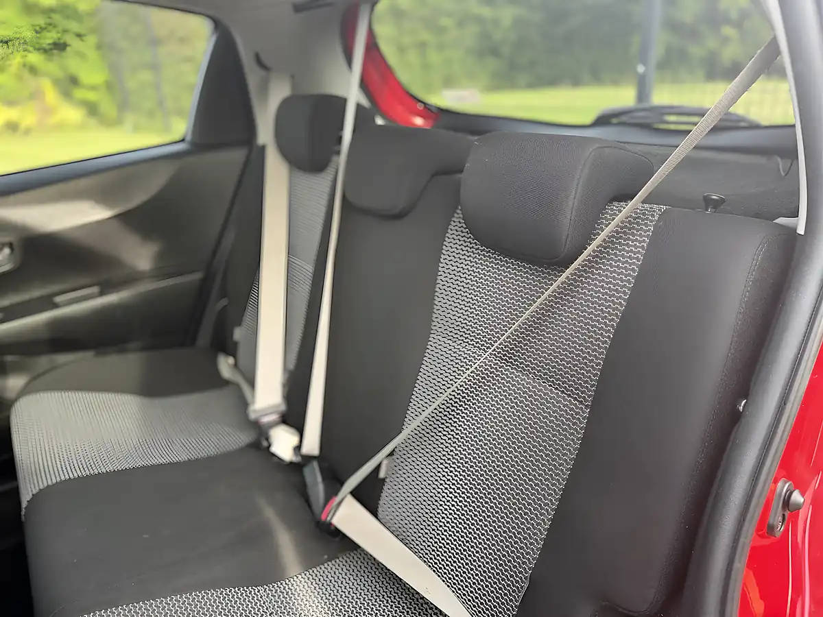 Used 2014 Toyota Yaris Trend Red - Interior and Exterior details 9