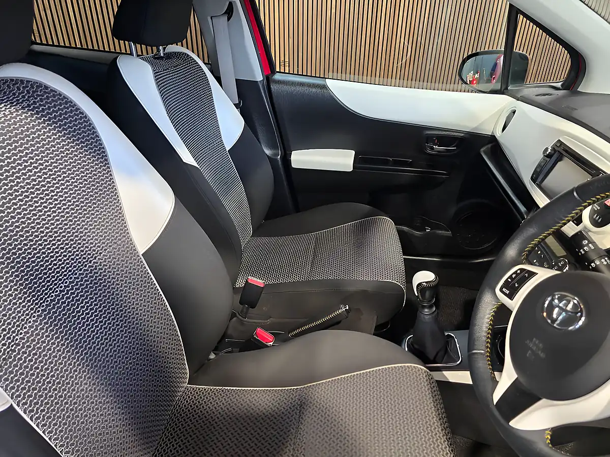 Used 2014 Toyota Yaris Trend Red - Interior and Exterior details 13