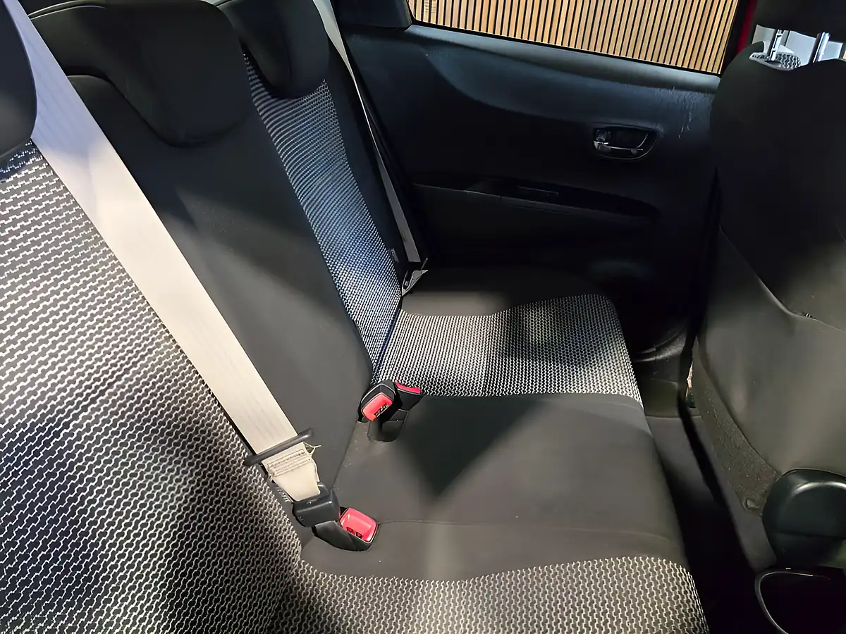 Used 2014 Toyota Yaris Trend Red - Interior and Exterior details 15