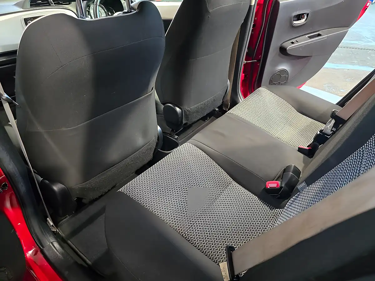 Used 2014 Toyota Yaris Trend Red - Interior and Exterior details 16