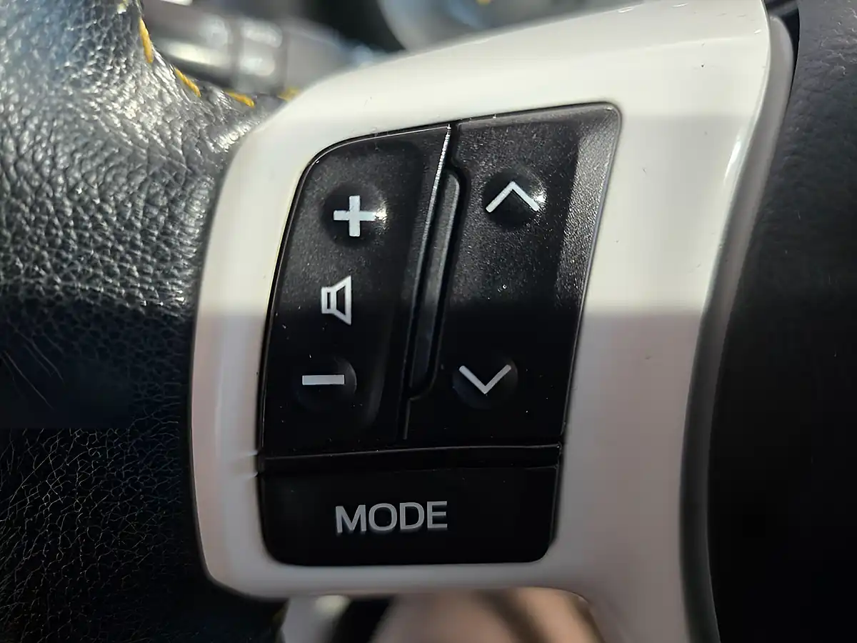 Used 2014 Toyota Yaris Trend Red - Interior and Exterior details 20