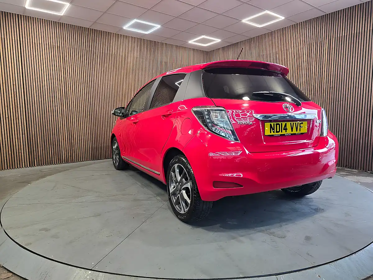 Used 2014 Toyota Yaris Trend Red - Interior and Exterior details 4