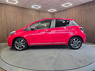 Used 2014 Toyota Yaris Trend Red - Interior and Exterior details 5